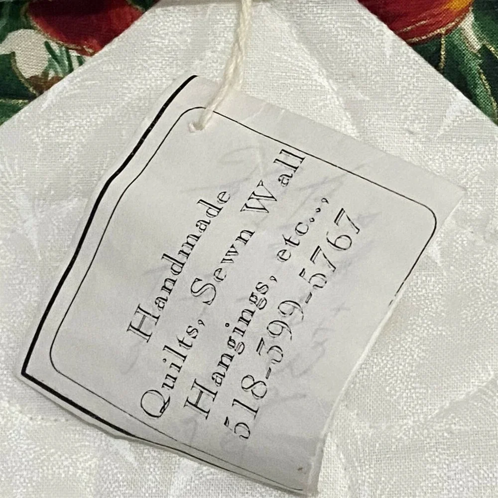 Quilted Table Runner Handmade Christmas Red Green Wreath Pattern
